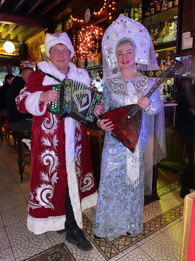 Barynya  Russian Music Duo, Balalaika, Garmoshka, Guitar, singers, Mikhail Smirnov, Elina Karokhina